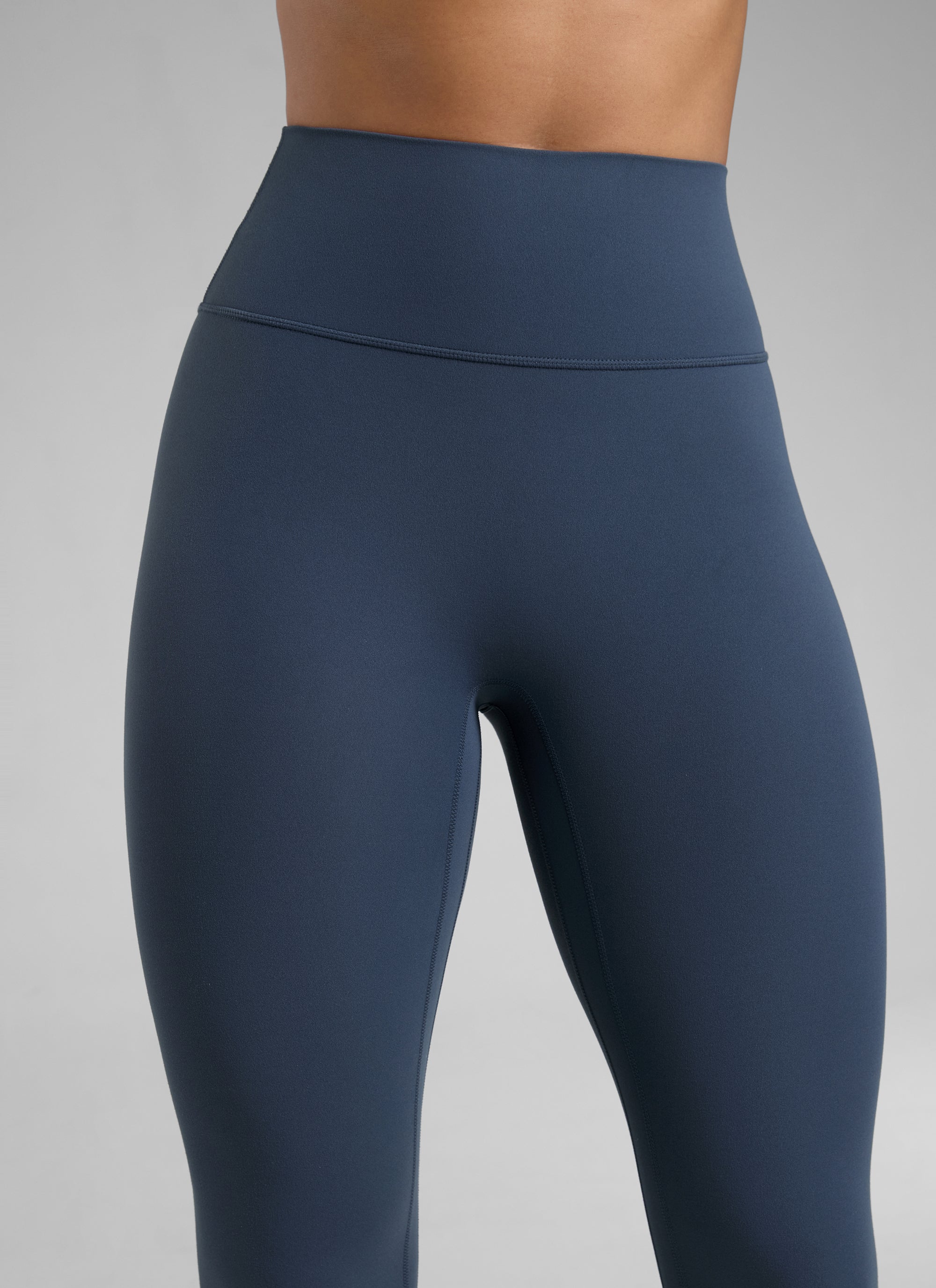 טייץ מחטב+ עם כיווץ בישבן 25" Butterlift Secretsculpt™ ללא תפר קדמי - Stelindigo