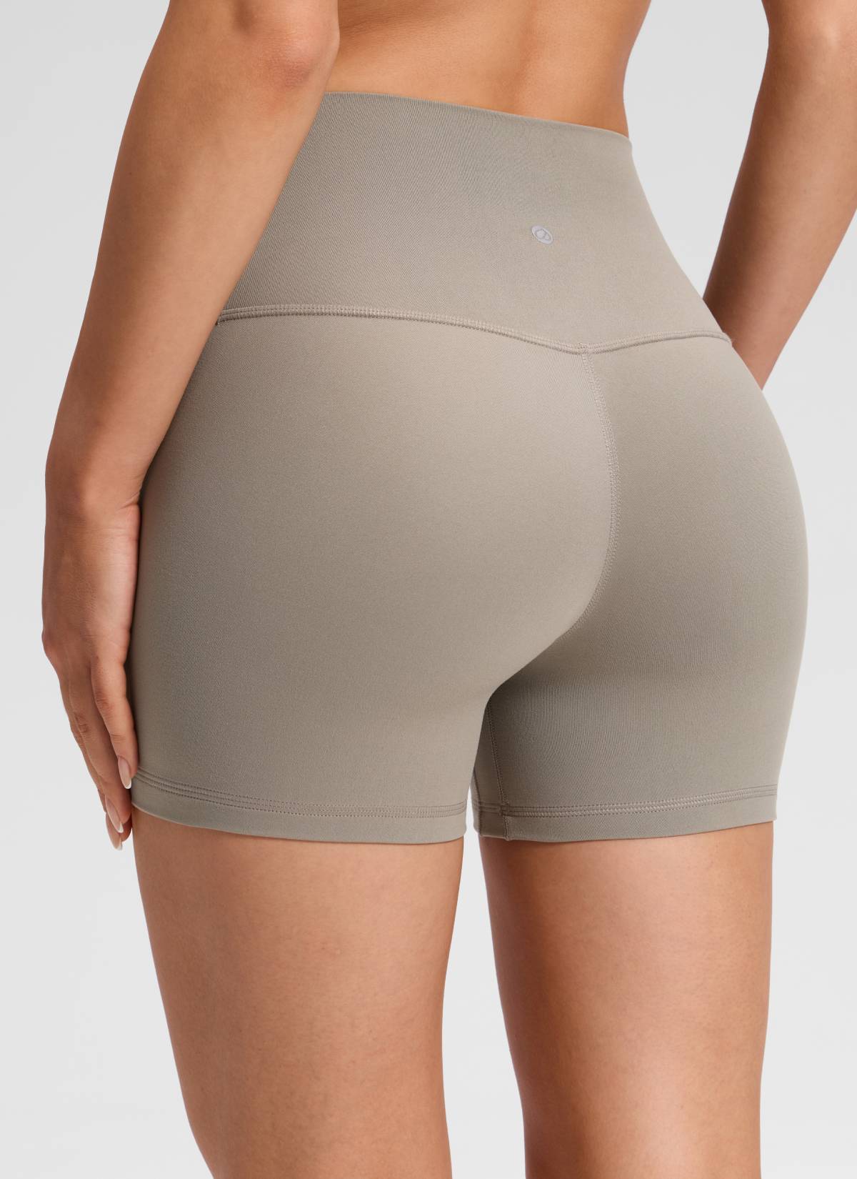 טייץ קצר Butterluxe 4" No Front Seam - Warm Ash Grey
