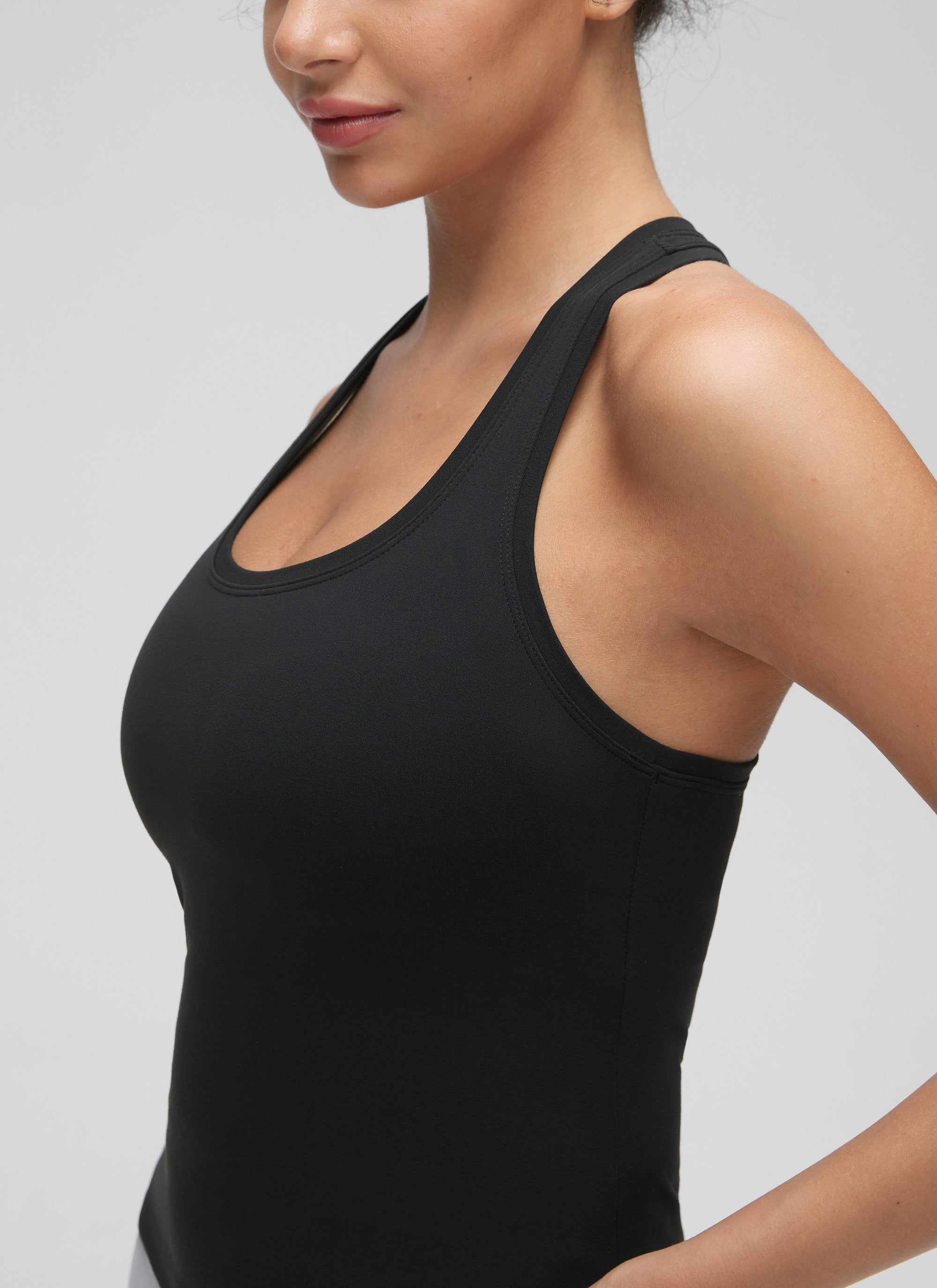 גופיית אימון Butterluxe Crewneck Racerback - שחור