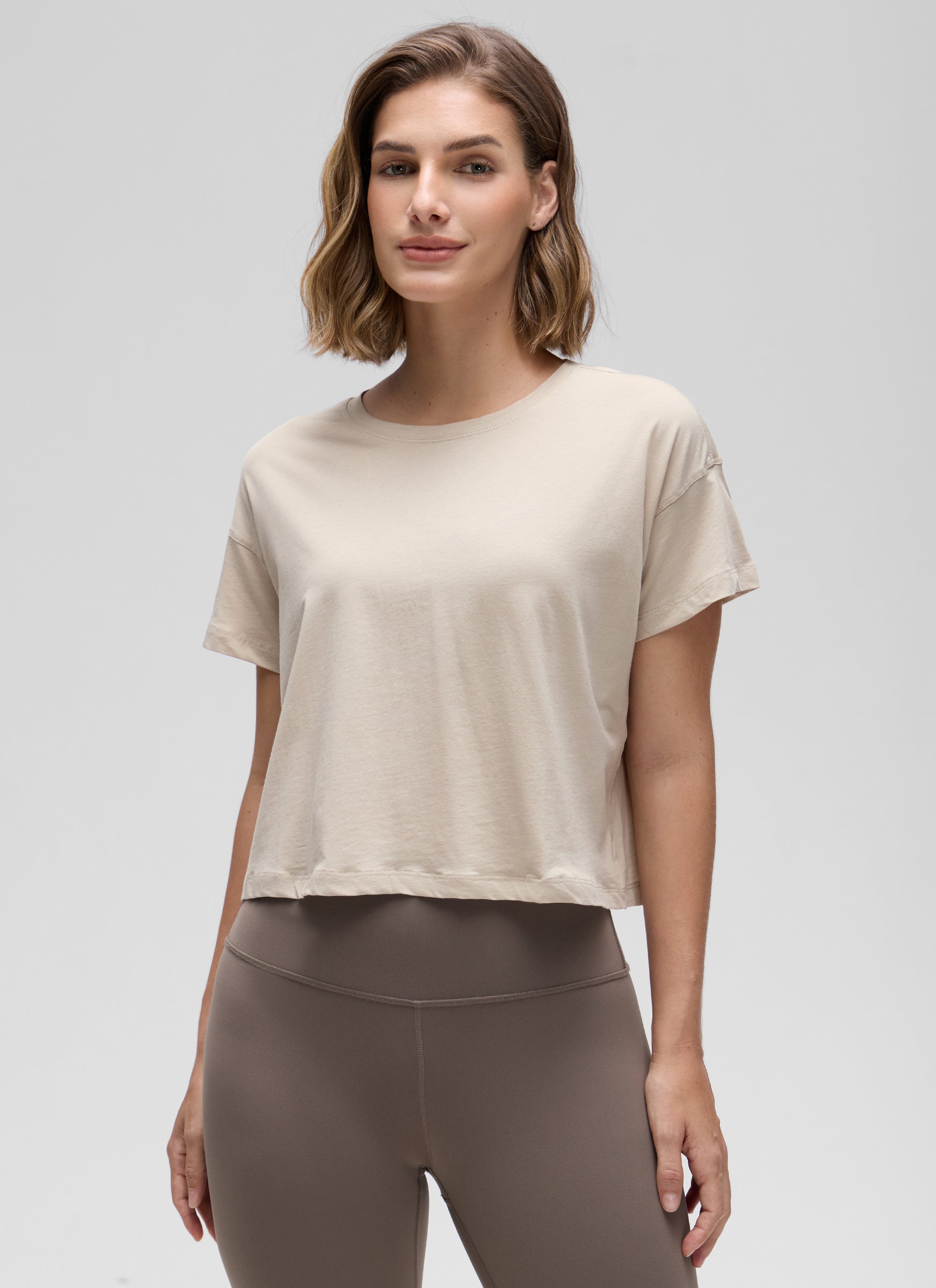 חולצת קרופ Pima Cotton Crew Neck - Mojave Tan