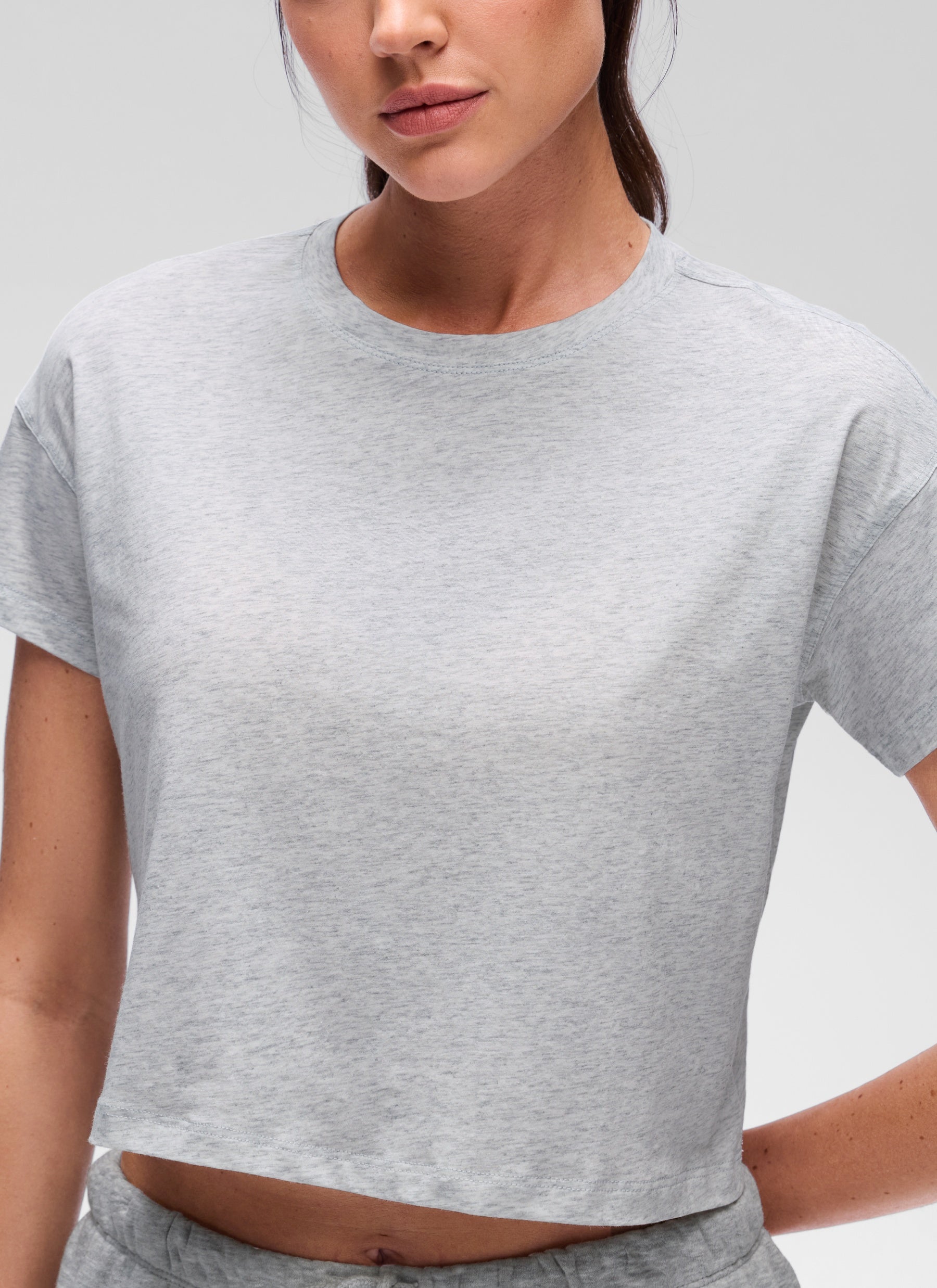 חולצת קרופ Pima Cotton Crew Neck - Light Grey Heather