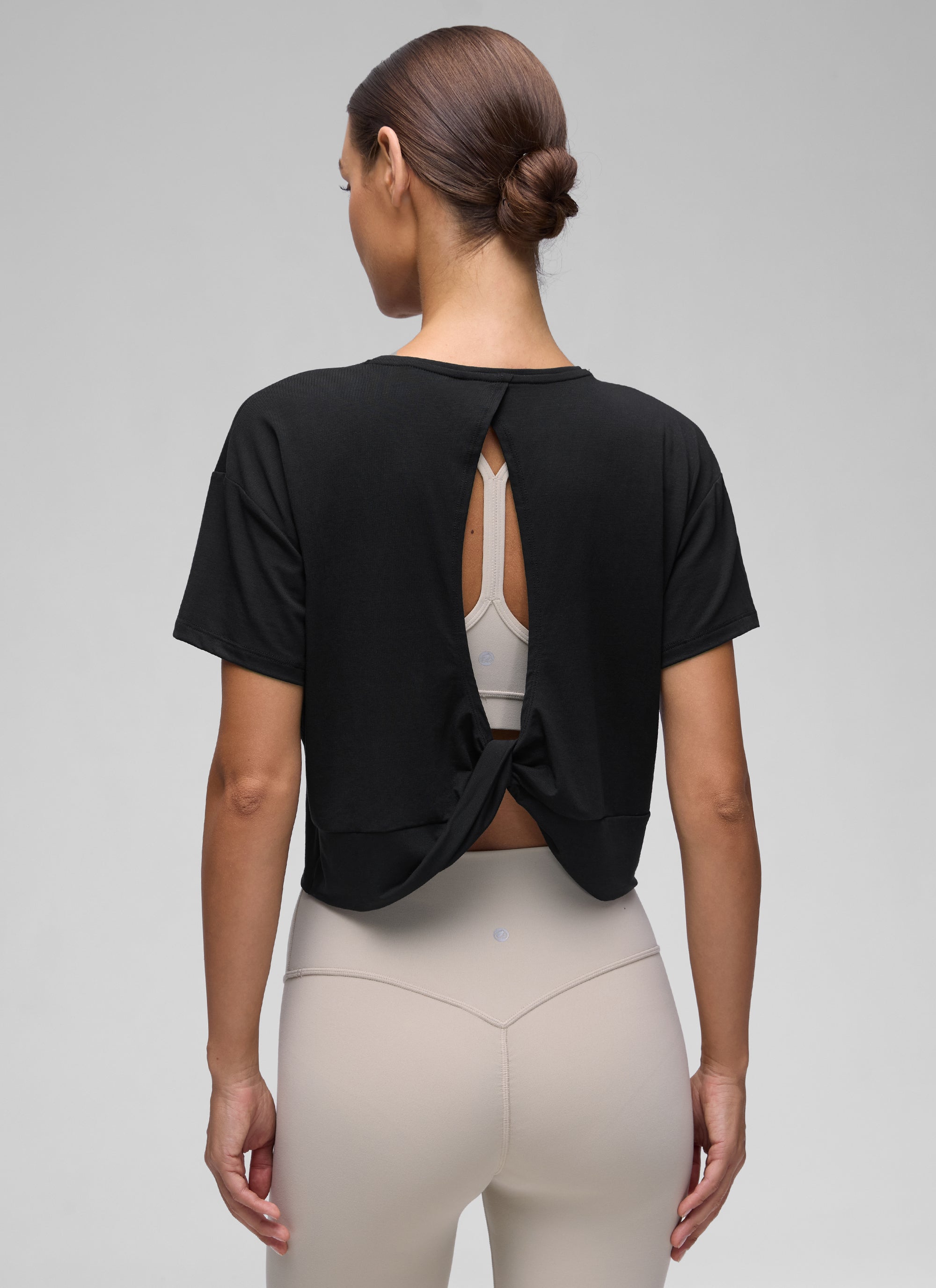 חולצת קרופ קצרה Open Back - שחור