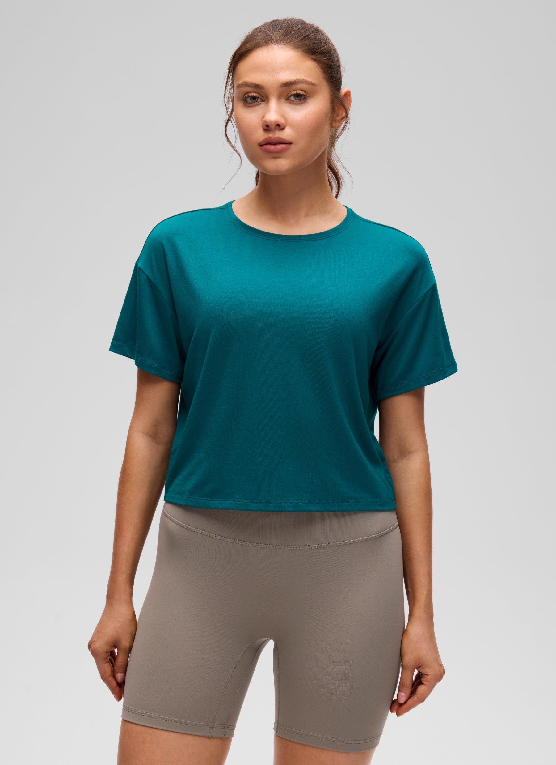 חולצת קרופ קצרה Open Back - Green Jade