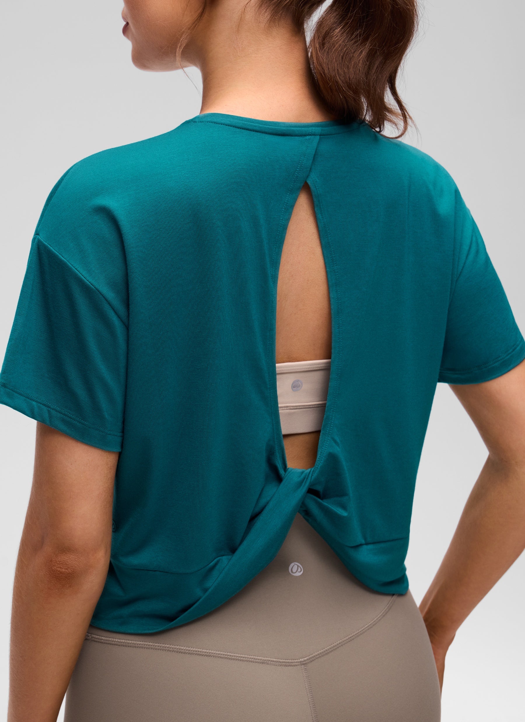 חולצת קרופ קצרה Open Back - Green Jade