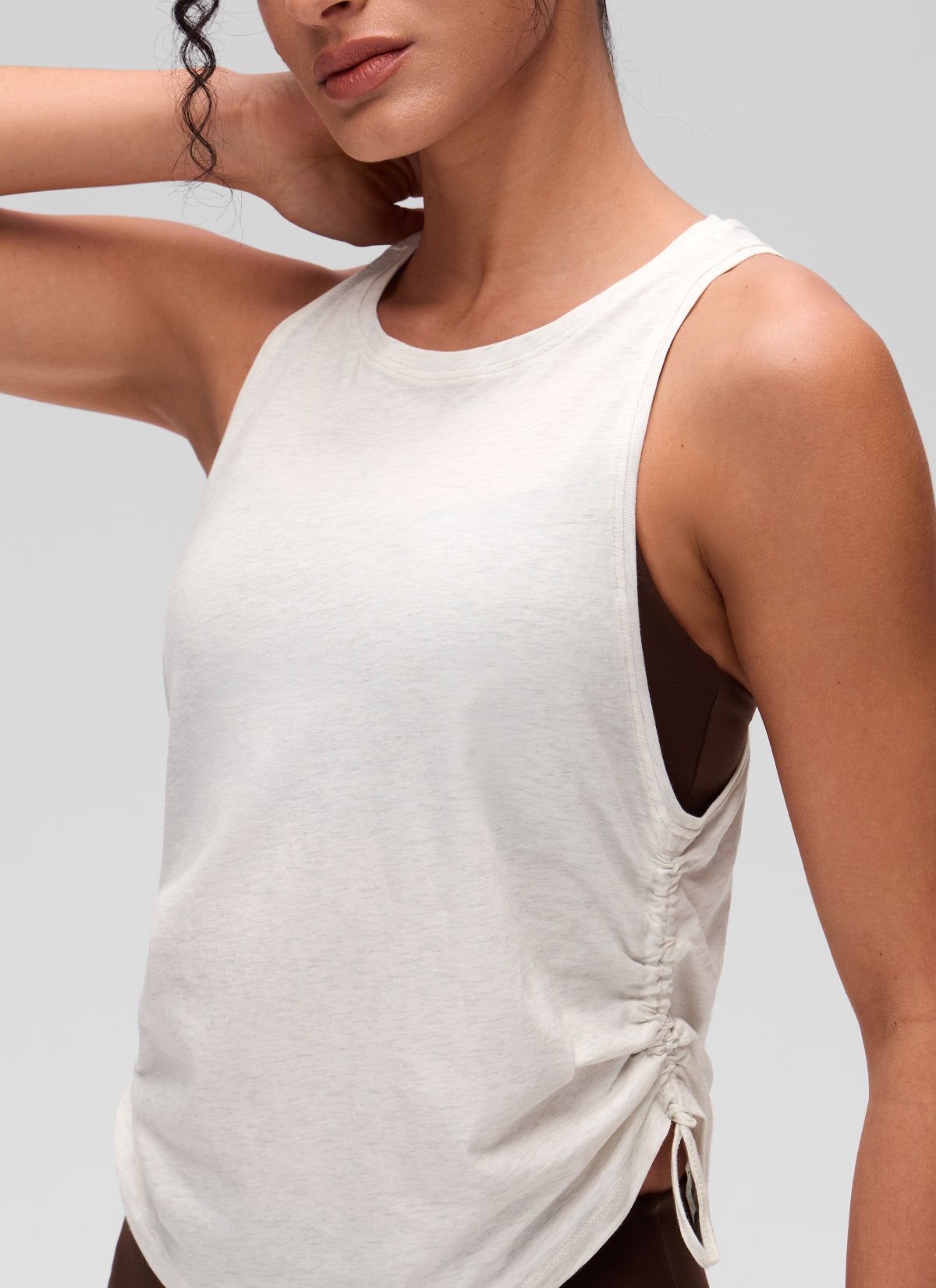 גופיית אימון Pima Cotton Racerback Ruched - Ice Grey White