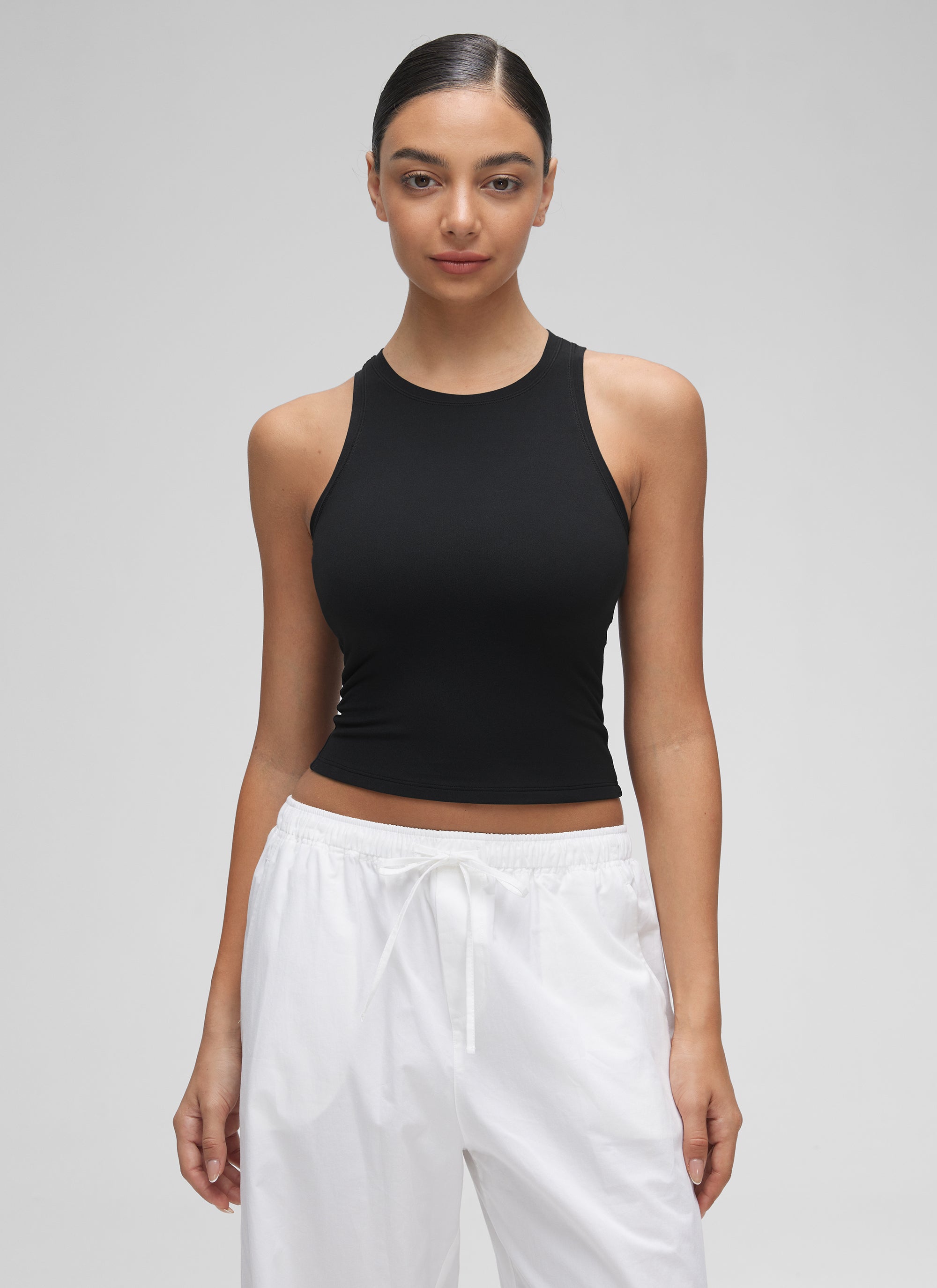 גופייה Softembrace High Neck Racerback בטנה כפולה - שחור