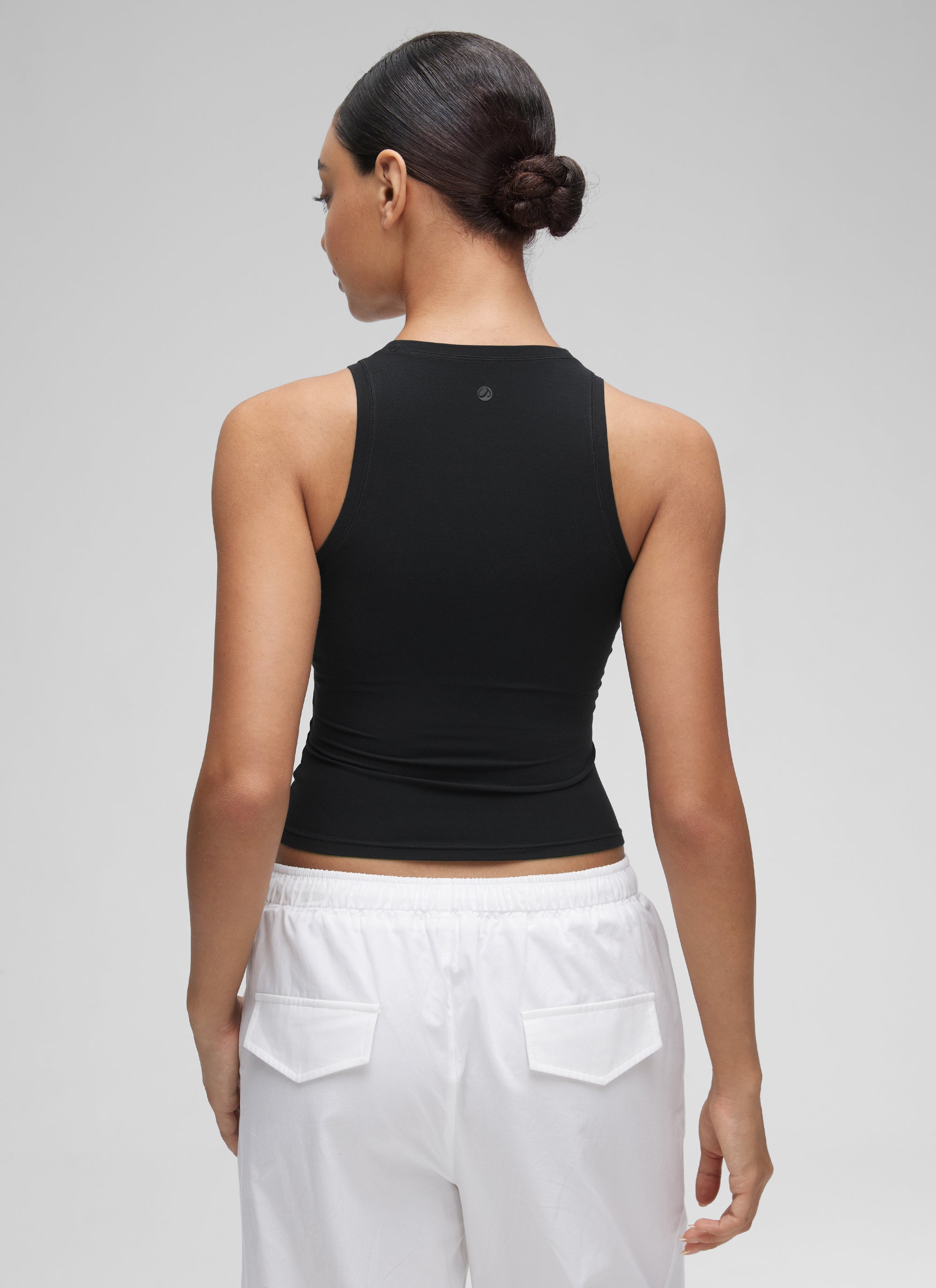 גופייה Softembrace High Neck Racerback בטנה כפולה - שחור