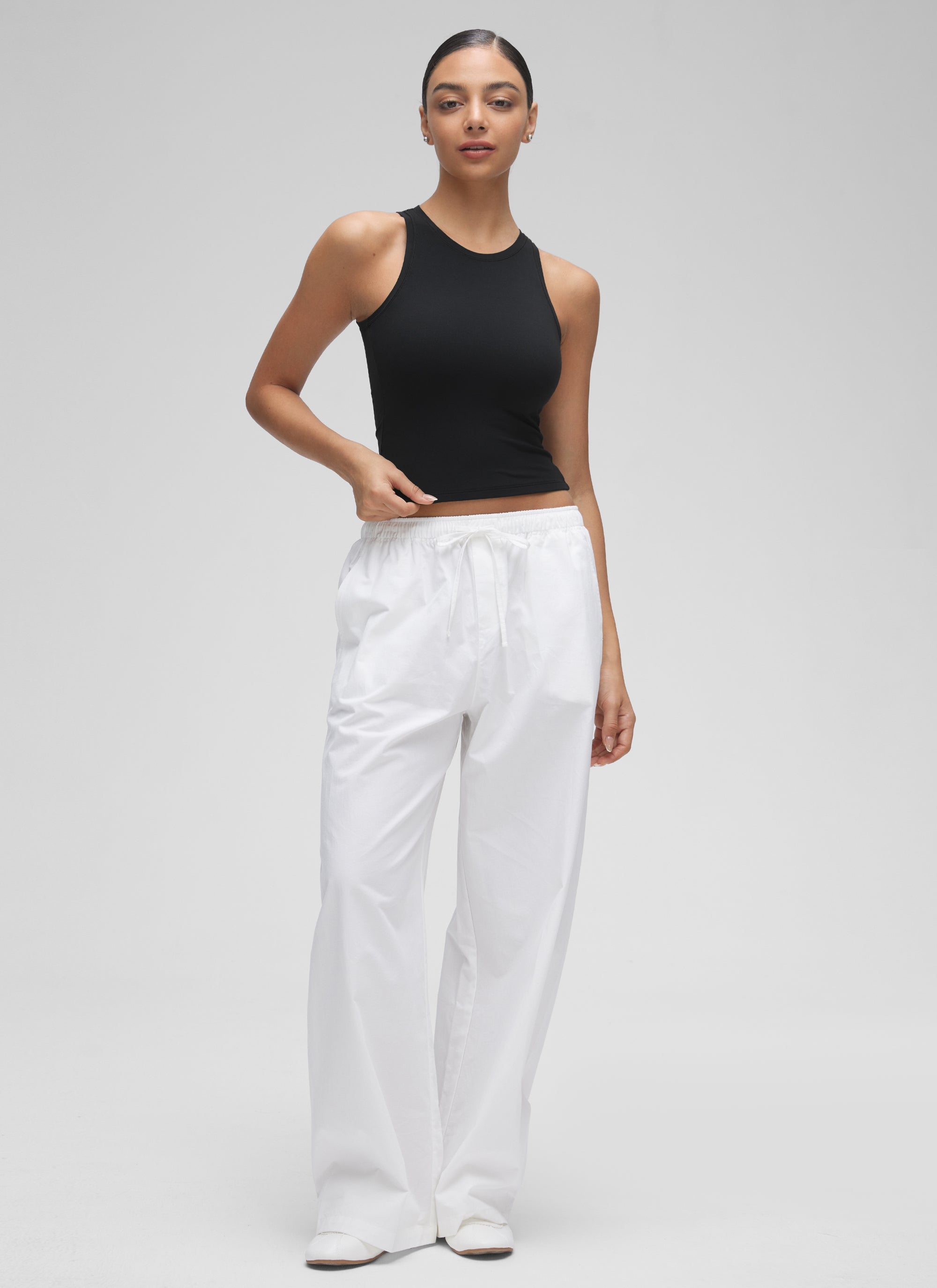 גופייה Softembrace High Neck Racerback בטנה כפולה - שחור