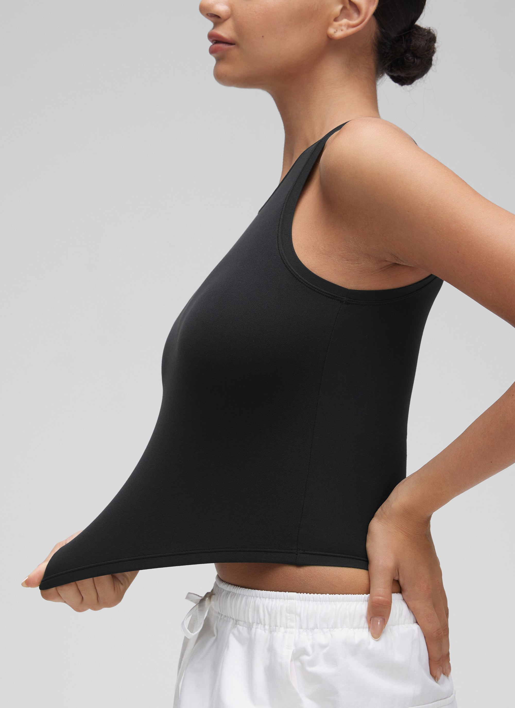 גופייה Softembrace High Neck Racerback בטנה כפולה - שחור