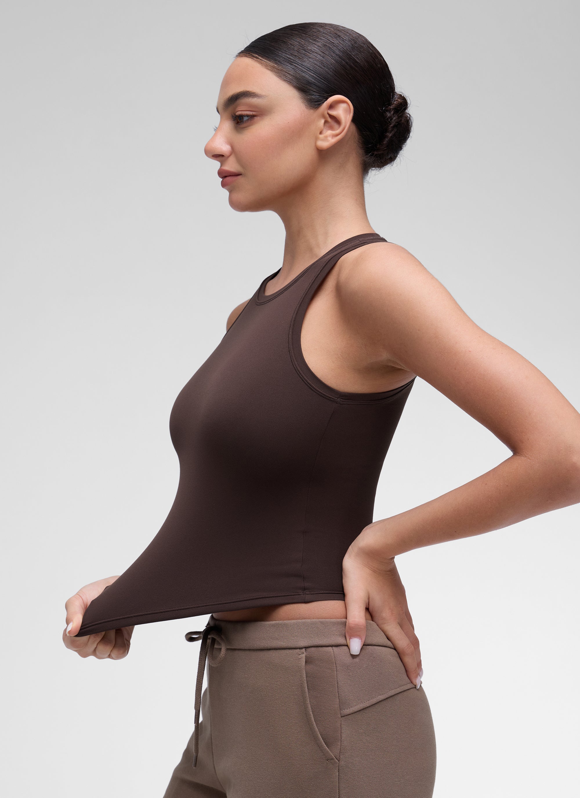 גופייה Softembrace High Neck Racerback בטנה כפולה - Hot Fudge Brown