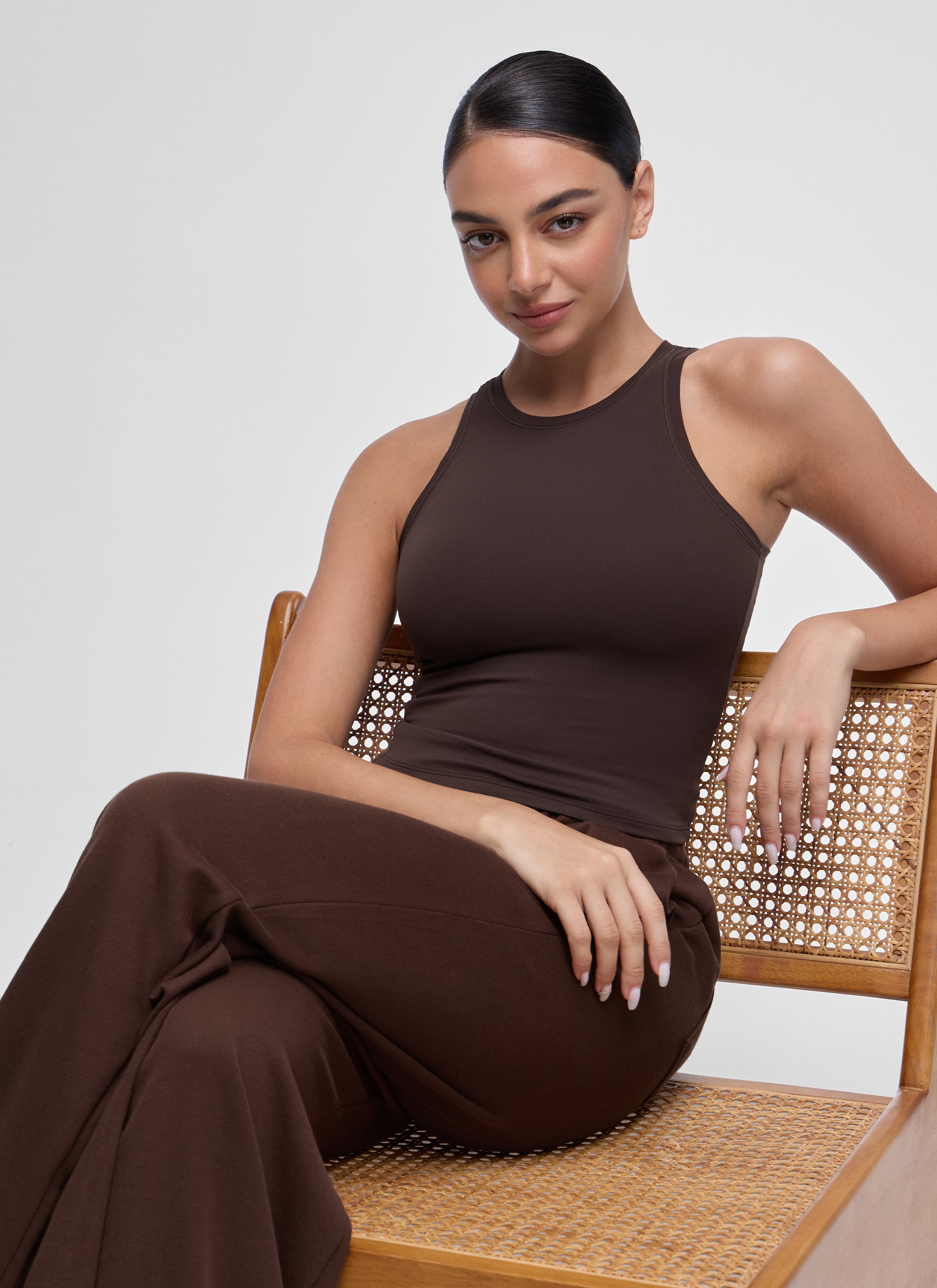 גופייה Softembrace High Neck Racerback בטנה כפולה - Hot Fudge Brown