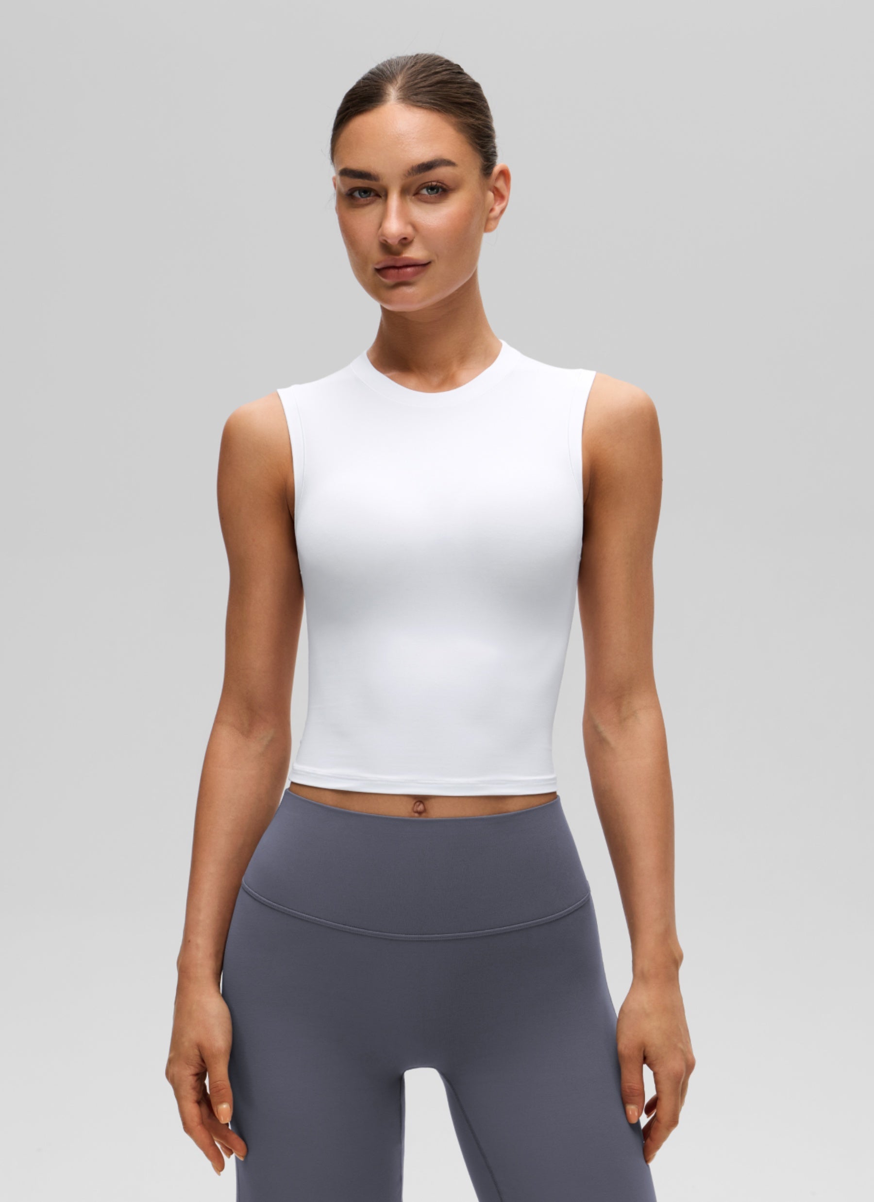 גופיית קרופ Softembrace High Neck Racerback - לבן