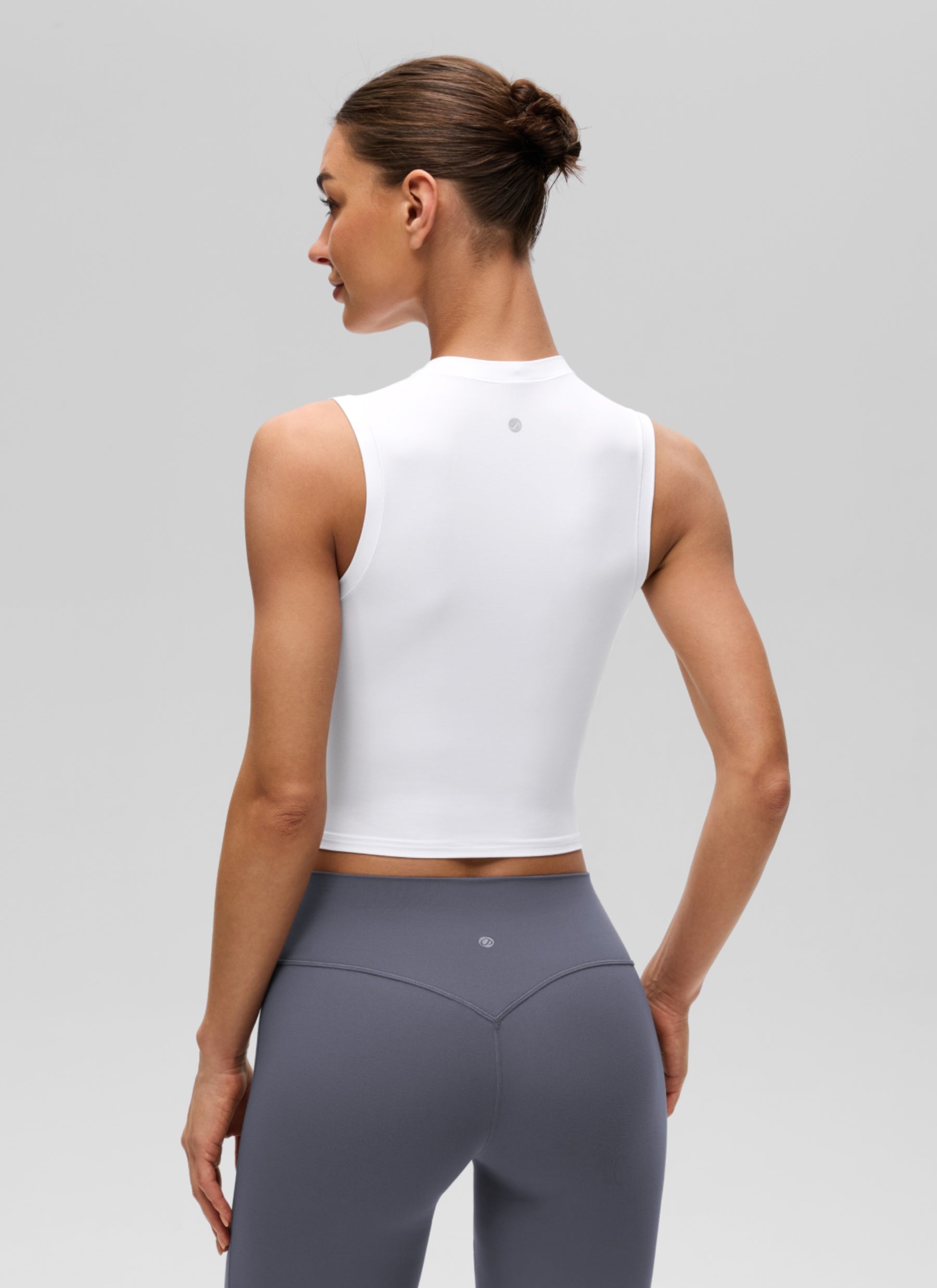 גופיית קרופ Softembrace High Neck Racerback - לבן