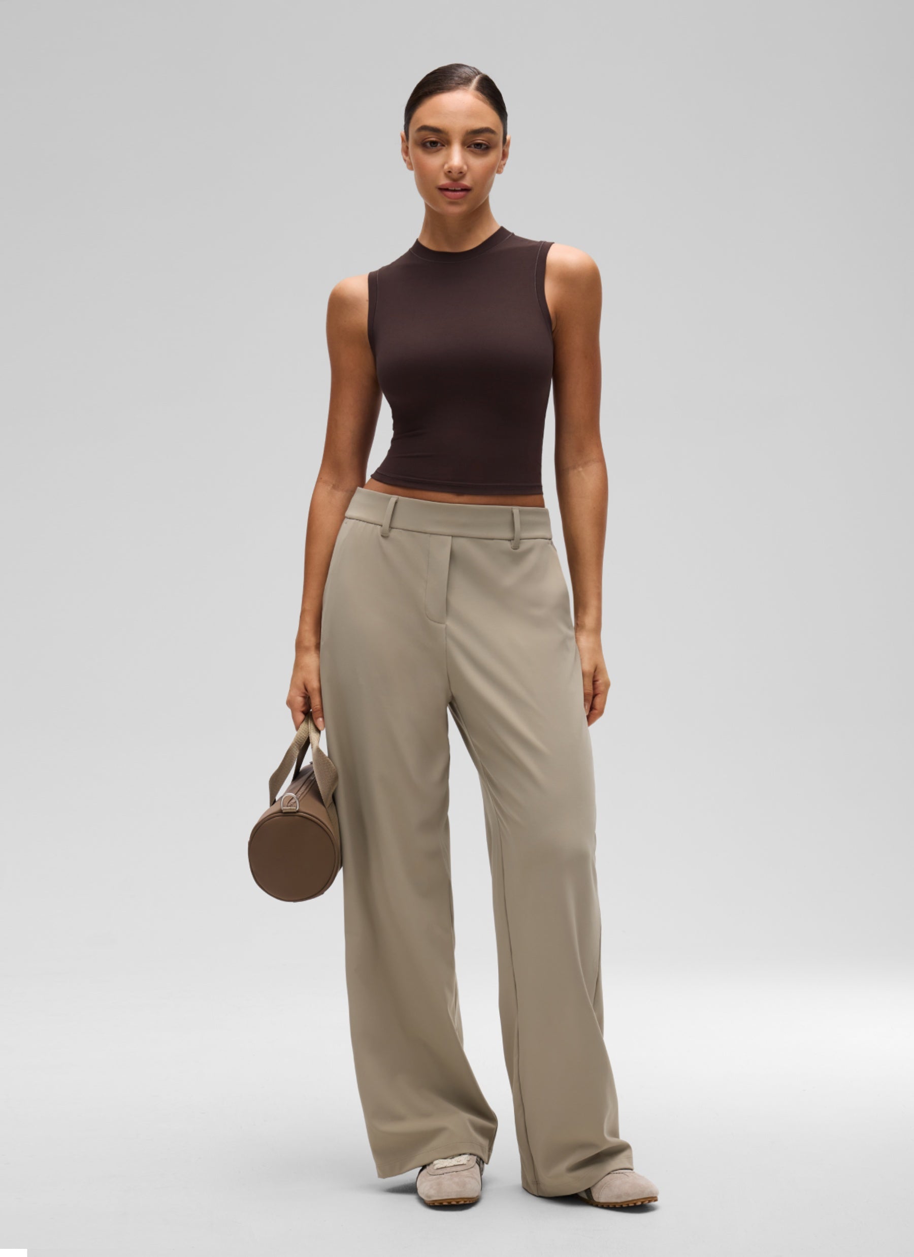 גופיית קרופ Softembrace High Neck Racerback - Hot Fudge Brown