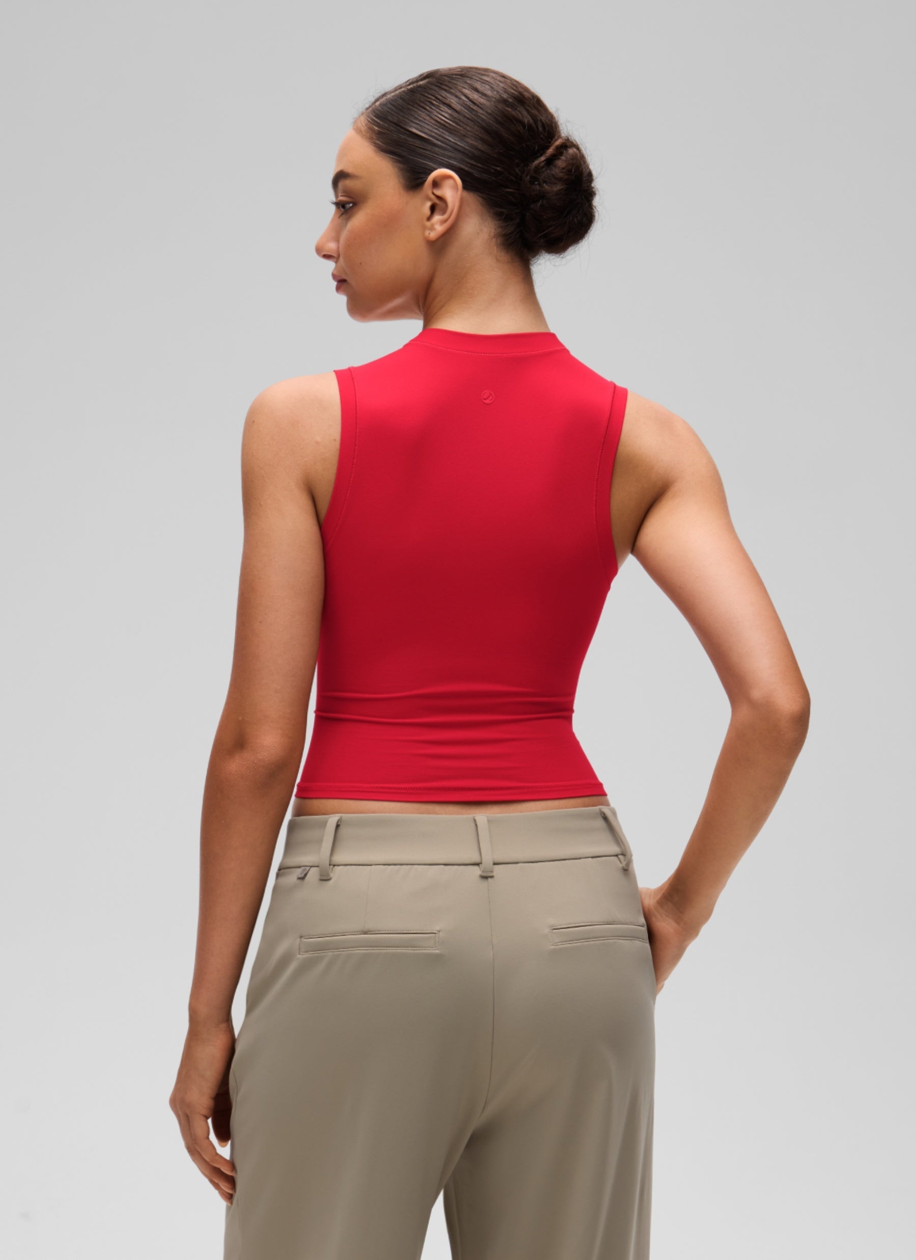 גופיית קרופ Softembrace High Neck Racerback - Aurora Red