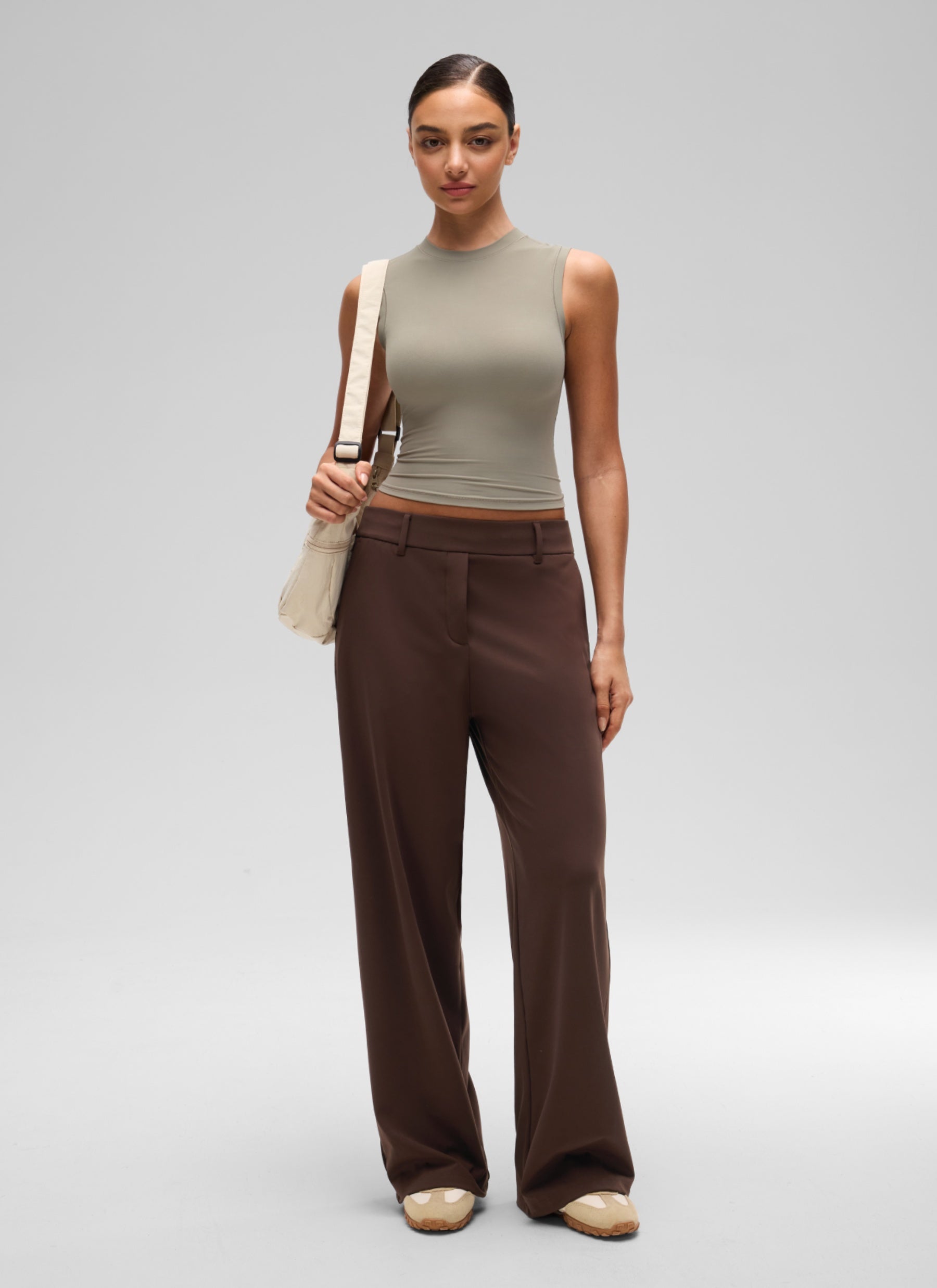 גופיית קרופ Softembrace High Neck Racerback - Warm Ash Grey