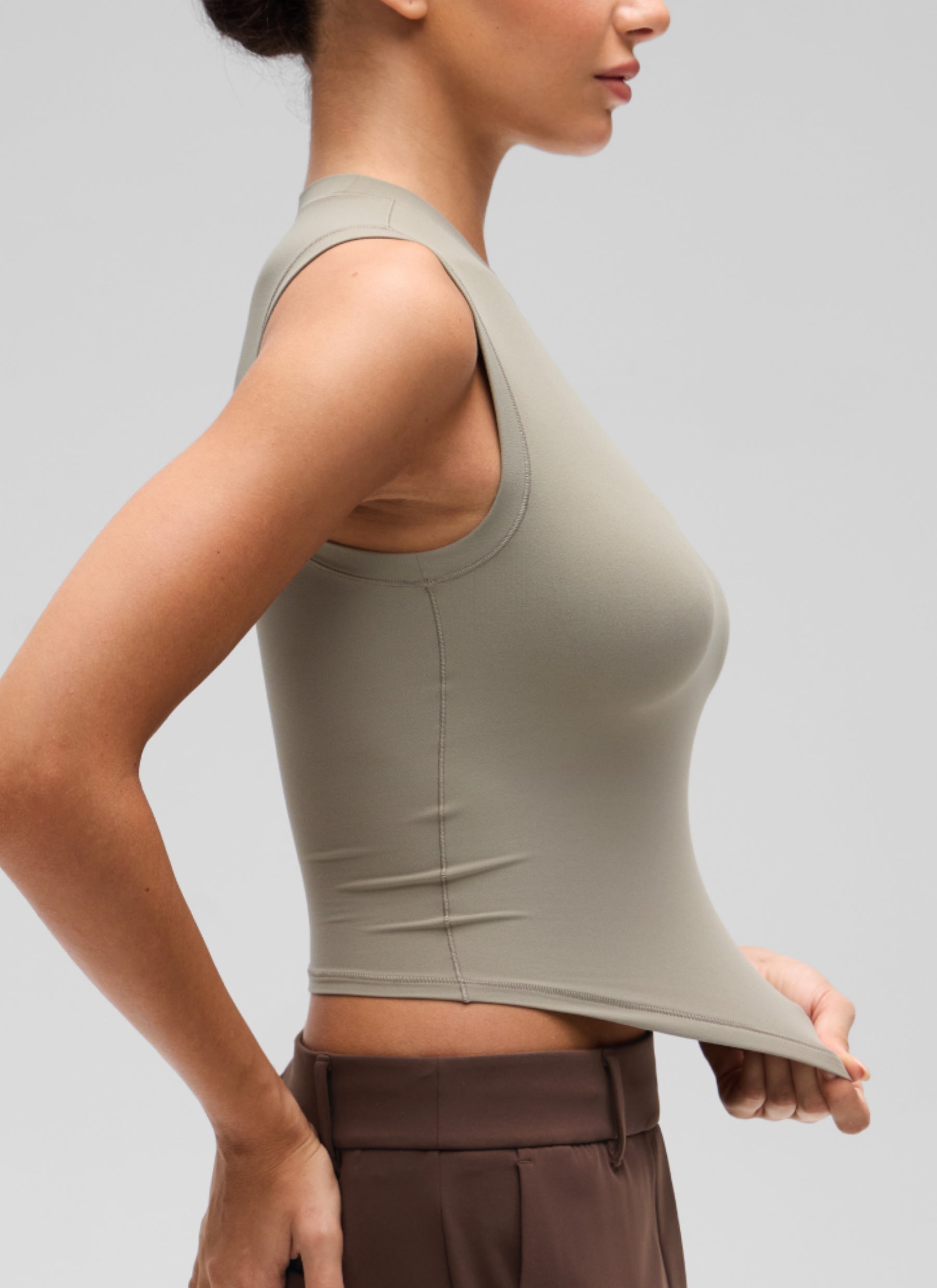 גופיית קרופ Softembrace High Neck Racerback - Warm Ash Grey
